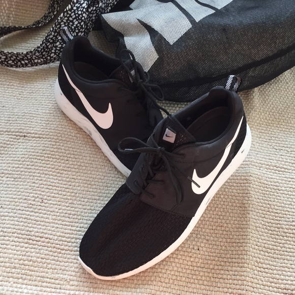NWOT Nike shoes - Picture 1 of 9